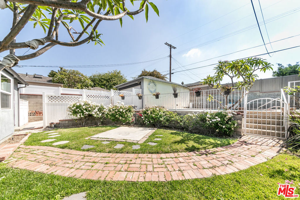 3142 N Naomi Street