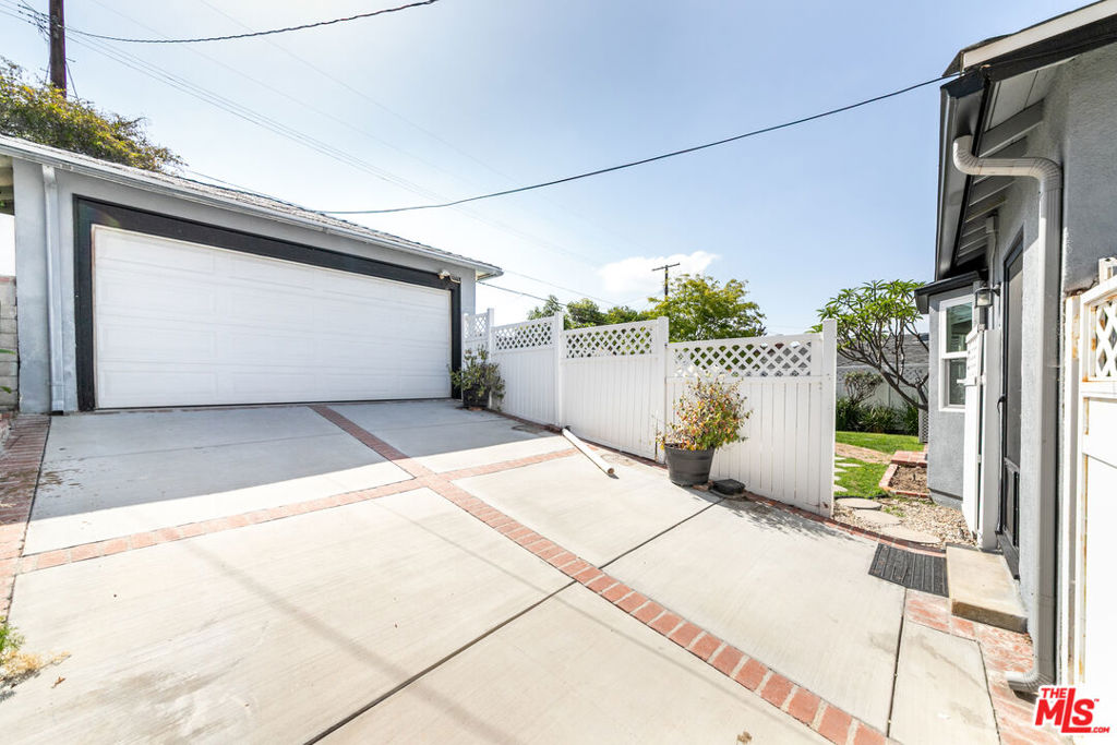 3142 N Naomi Street