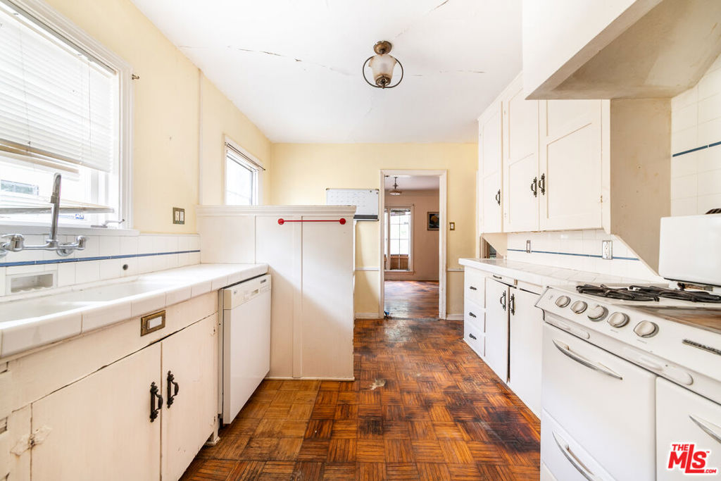 2125 Selby Avenue