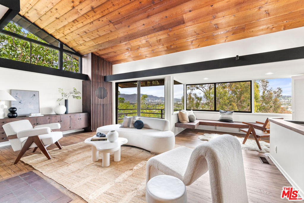 3147 Waverly Drive
