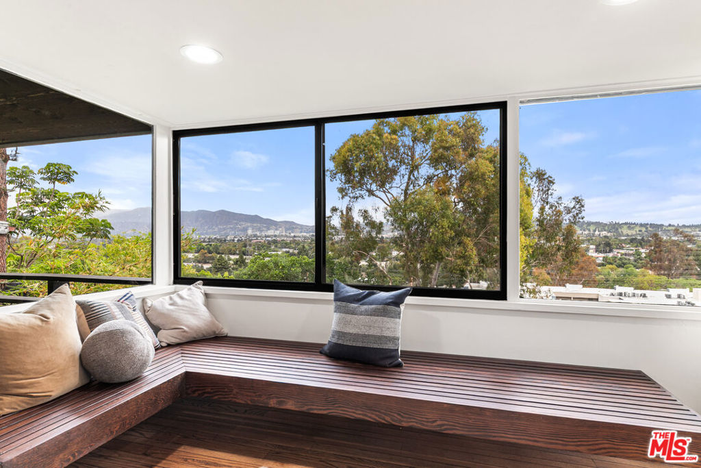 3147 Waverly Drive
