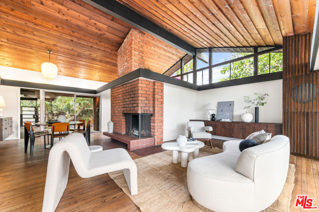3147 Waverly Drive
