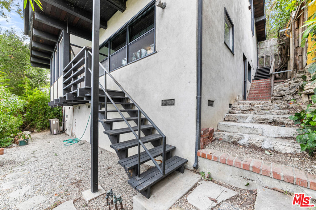3147 Waverly Drive