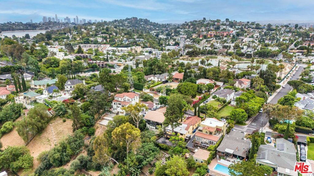 3147 Waverly Drive