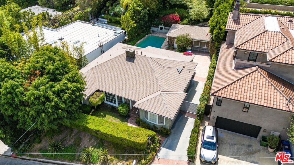 1545 N Doheny Drive