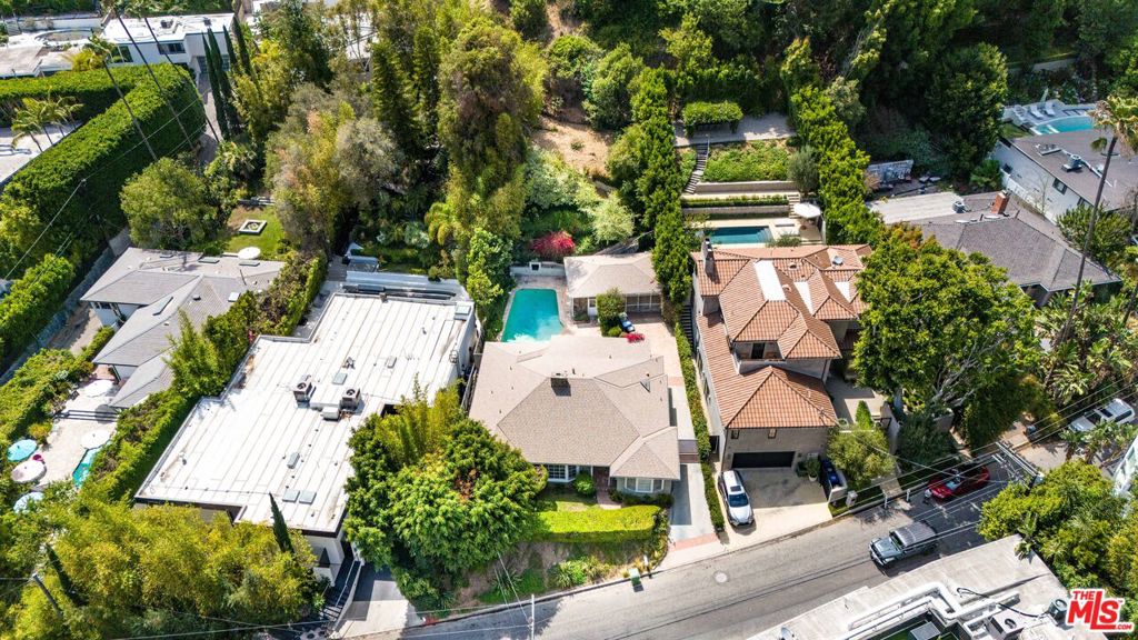 1545 N Doheny Drive