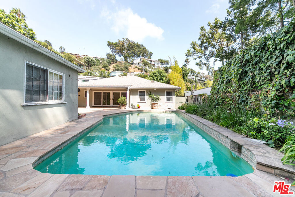 1545 N Doheny Drive