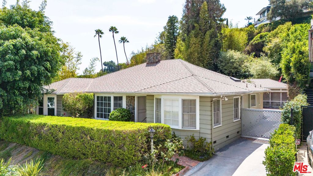 1545 N Doheny Drive