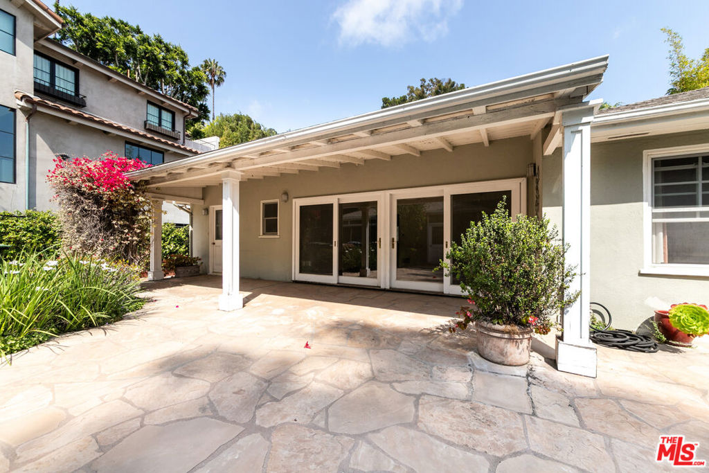 1545 N Doheny Drive