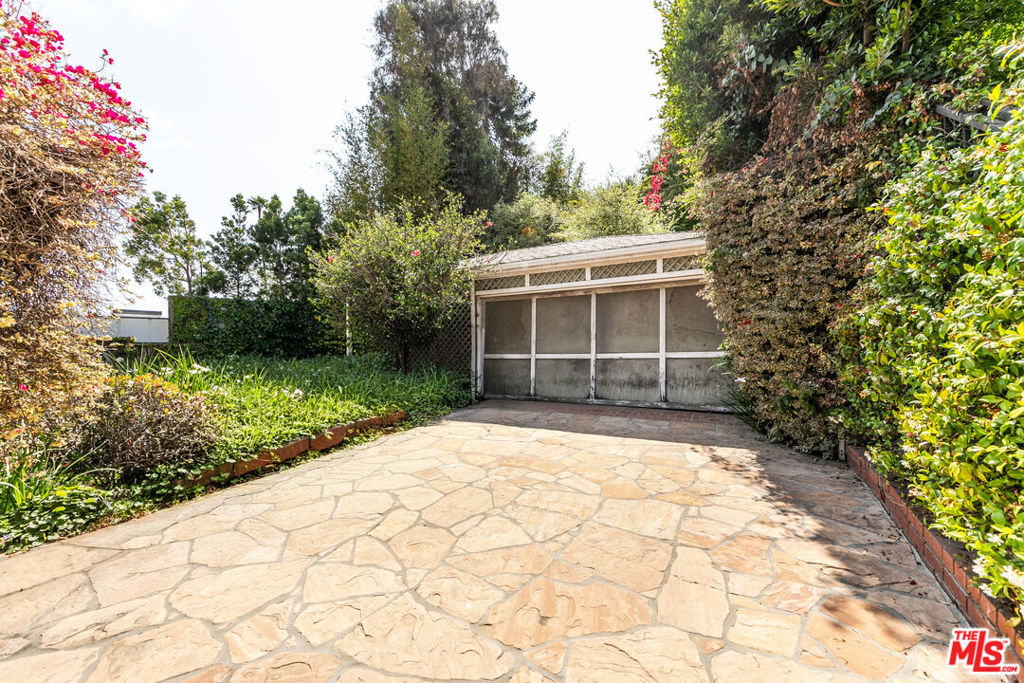1545 N Doheny Drive