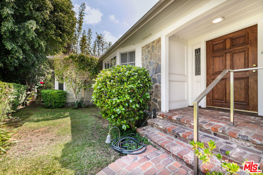 1545 N Doheny Drive