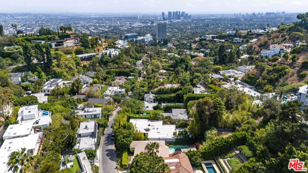 1545 N Doheny Drive