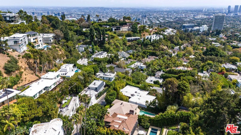 1545 N Doheny Drive