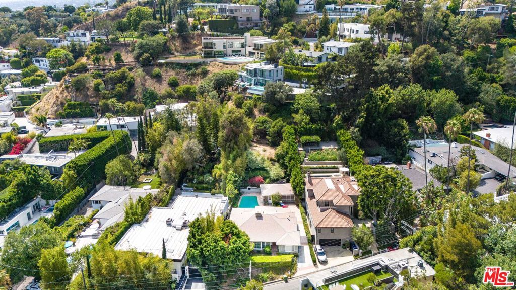 1545 N Doheny Drive