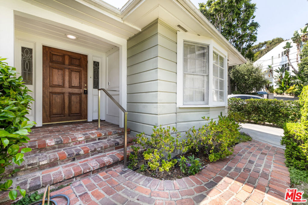 1545 N Doheny Drive