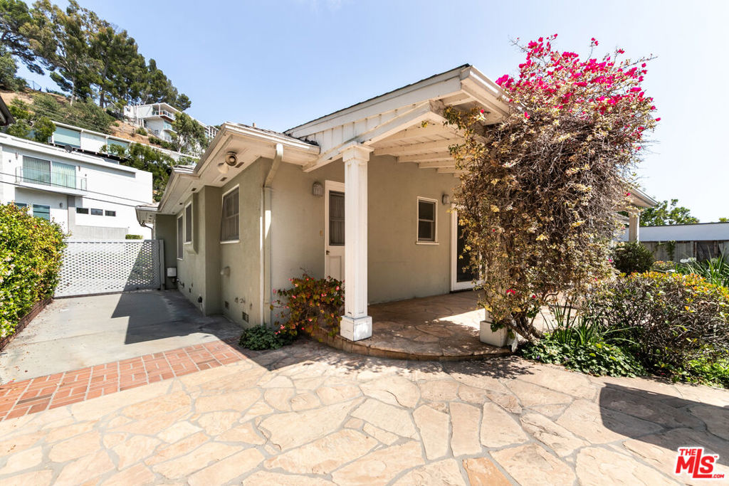 1545 N Doheny Drive