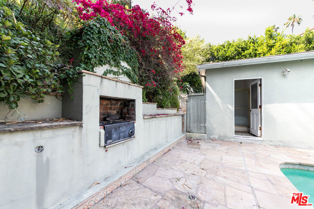 1545 N Doheny Drive