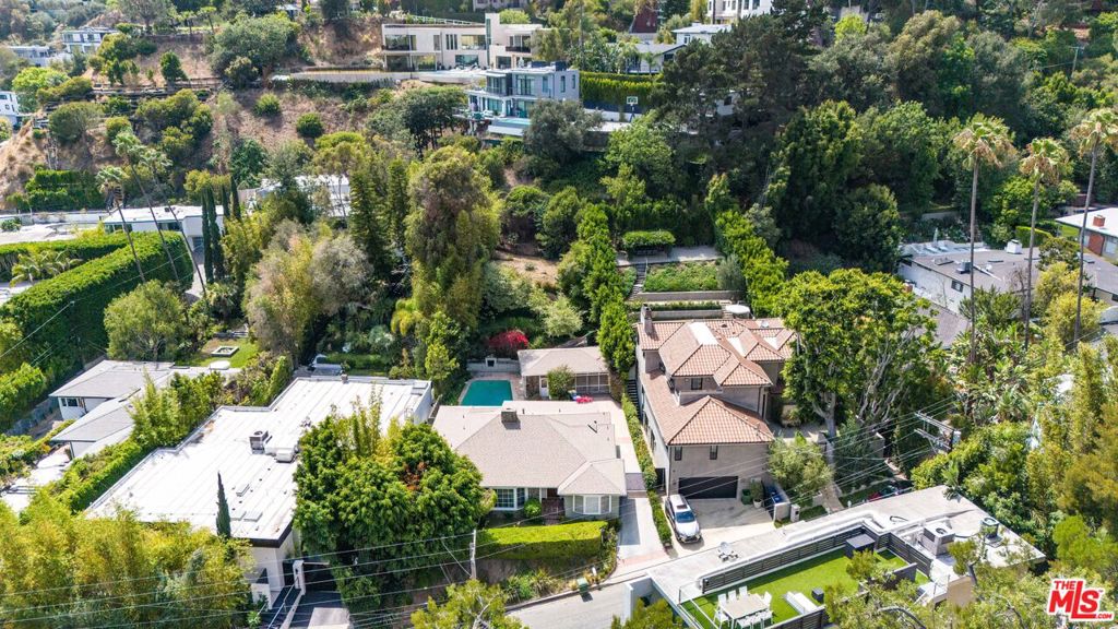 1545 N Doheny Drive