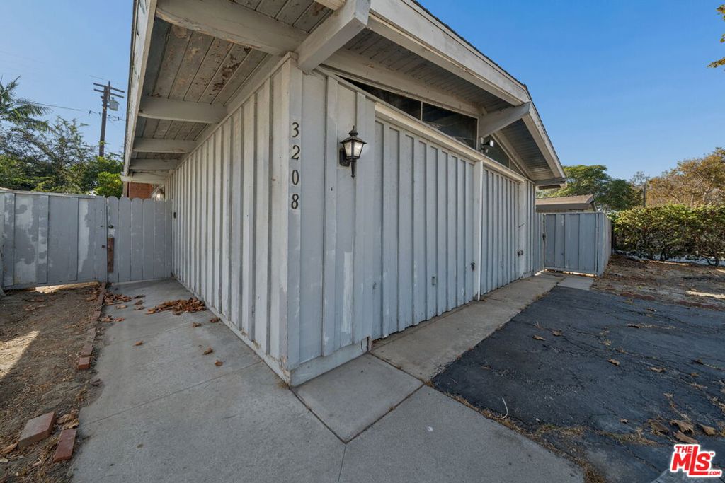 3208 N Studebaker Road