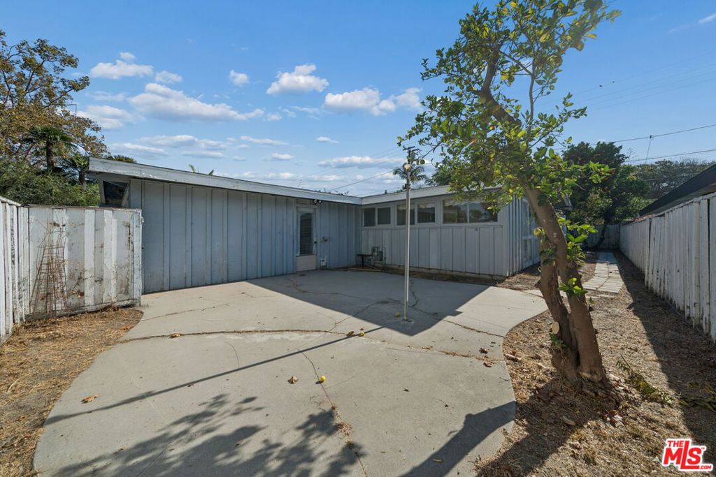 3208 N Studebaker Road
