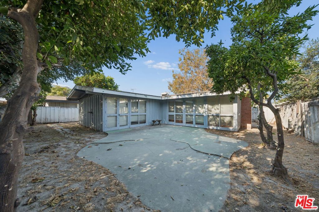 3208 N Studebaker Road