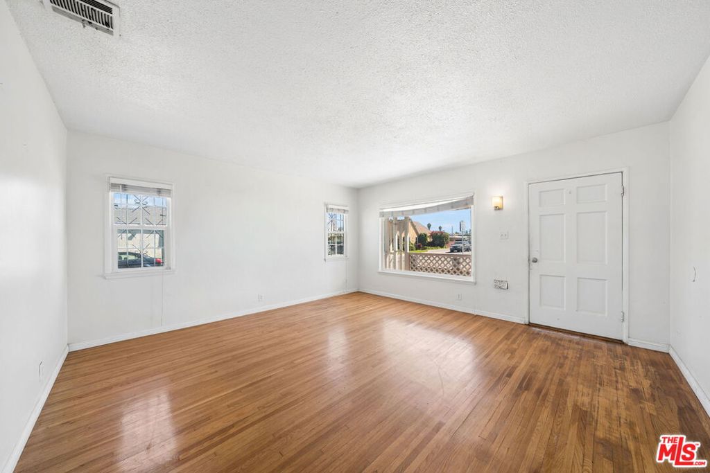 601 W Arbutus Street