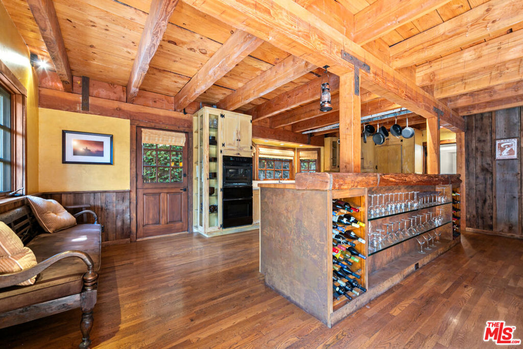 8497 Harold Way