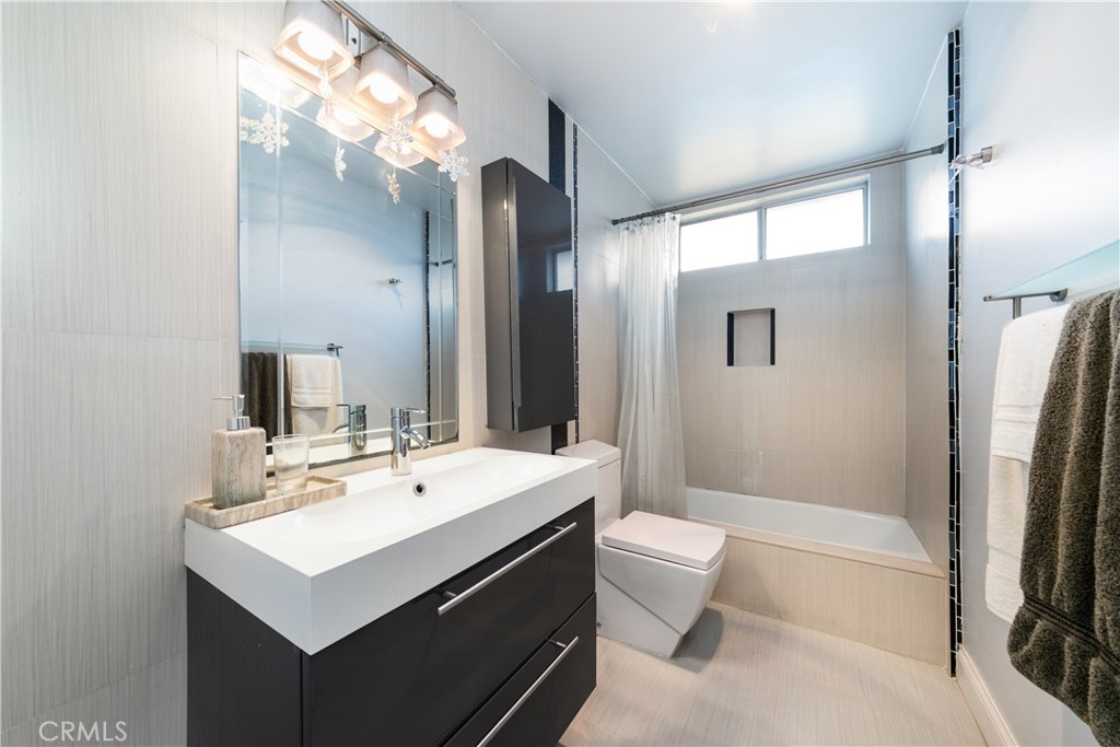 15214 S S Raymond Ave 118