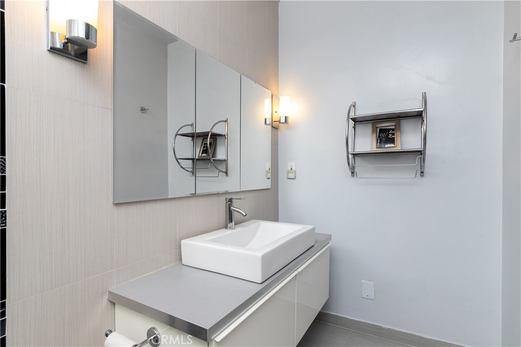 15214 S S Raymond Ave 118