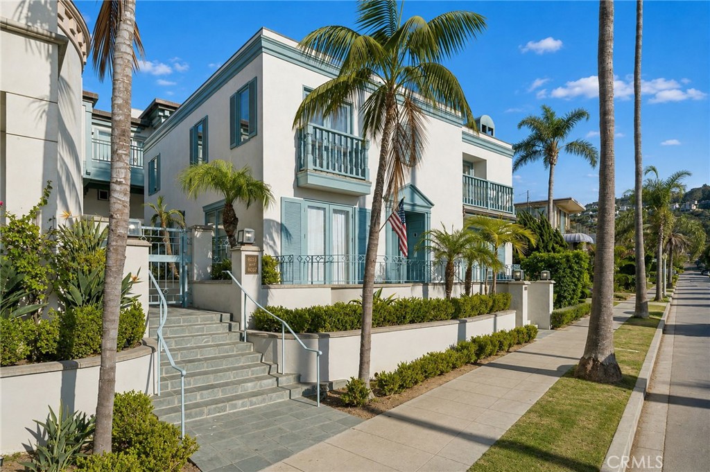 8031 Calle De La Plata