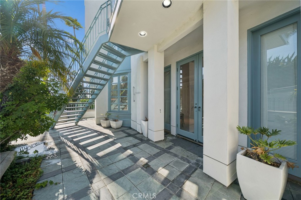 8031 Calle De La Plata