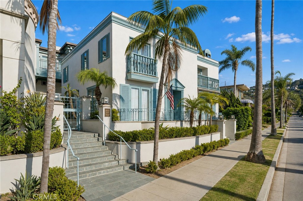 8031 Calle De La Plata