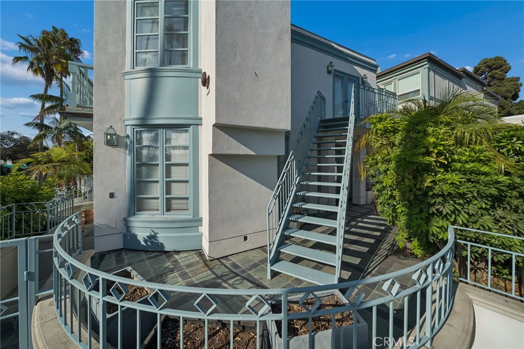 8031 Calle De La Plata