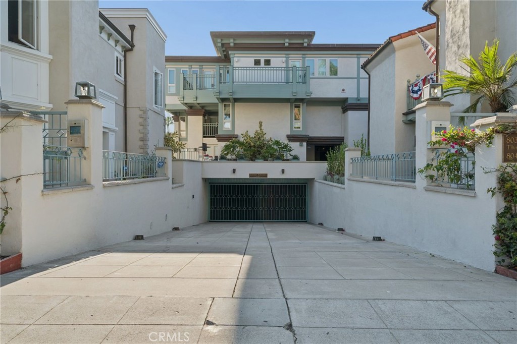 8031 Calle De La Plata