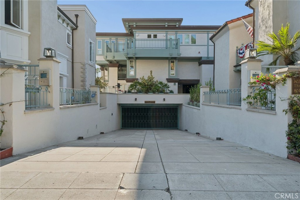 8031 Calle De La Plata