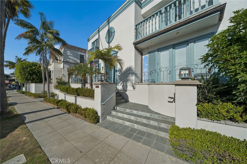 8031 Calle De La Plata