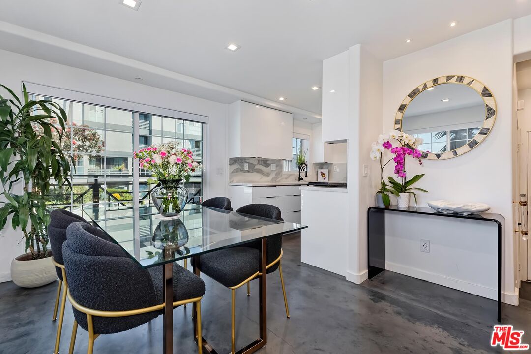 1521 S Hayworth Ave Unit: 107