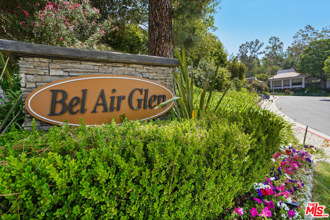 10227 Autumn Leaf Cir