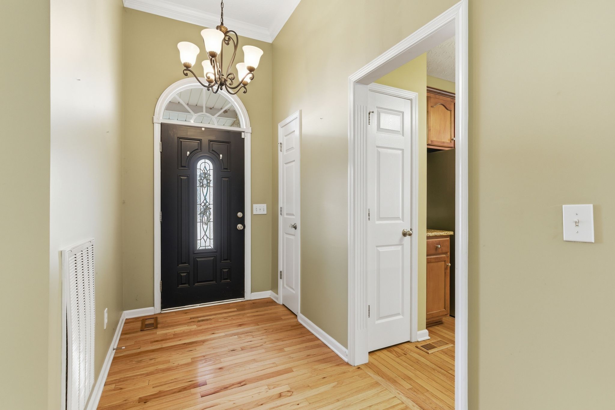108 Strathmore Ct