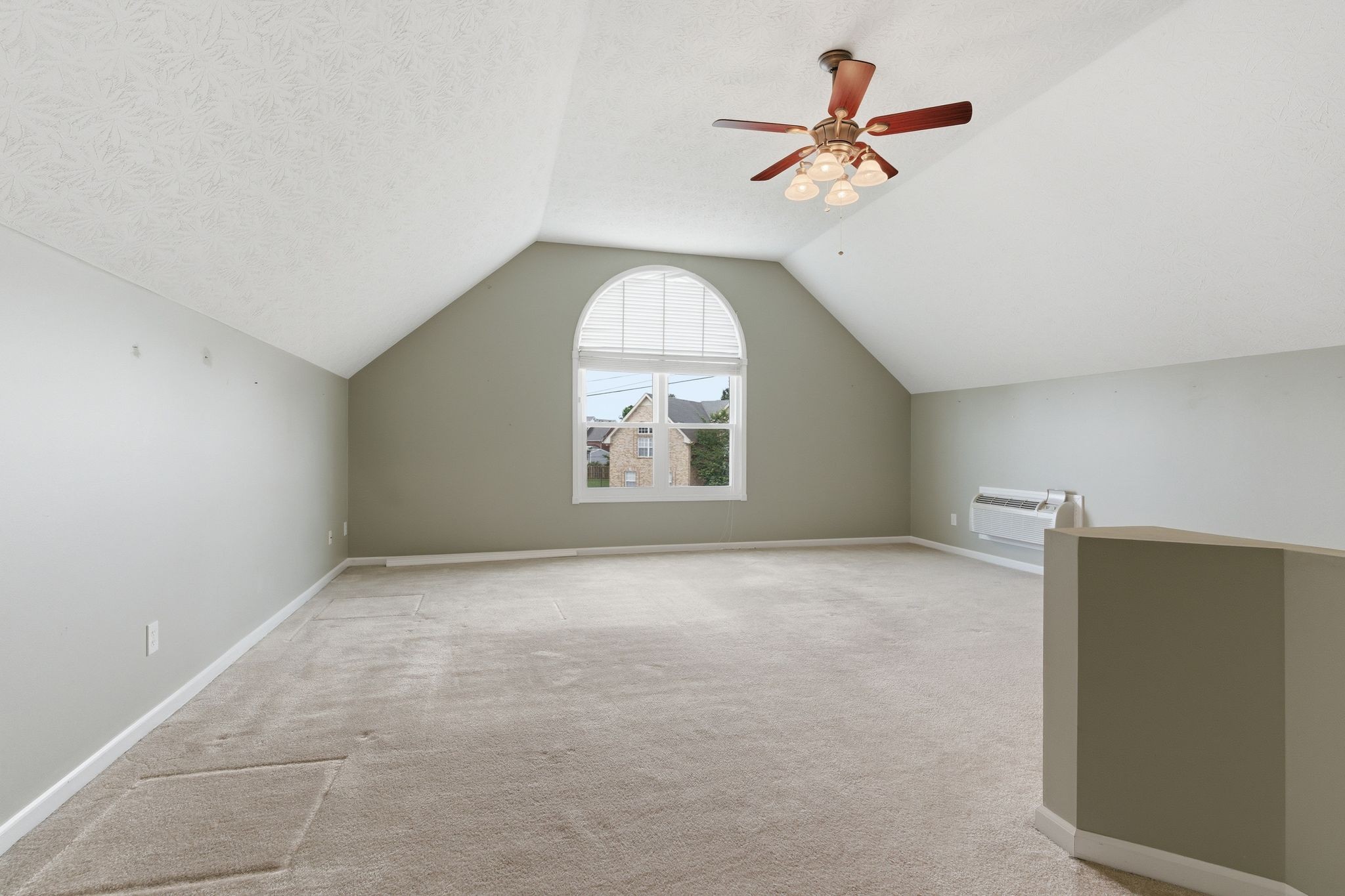 108 Strathmore Ct