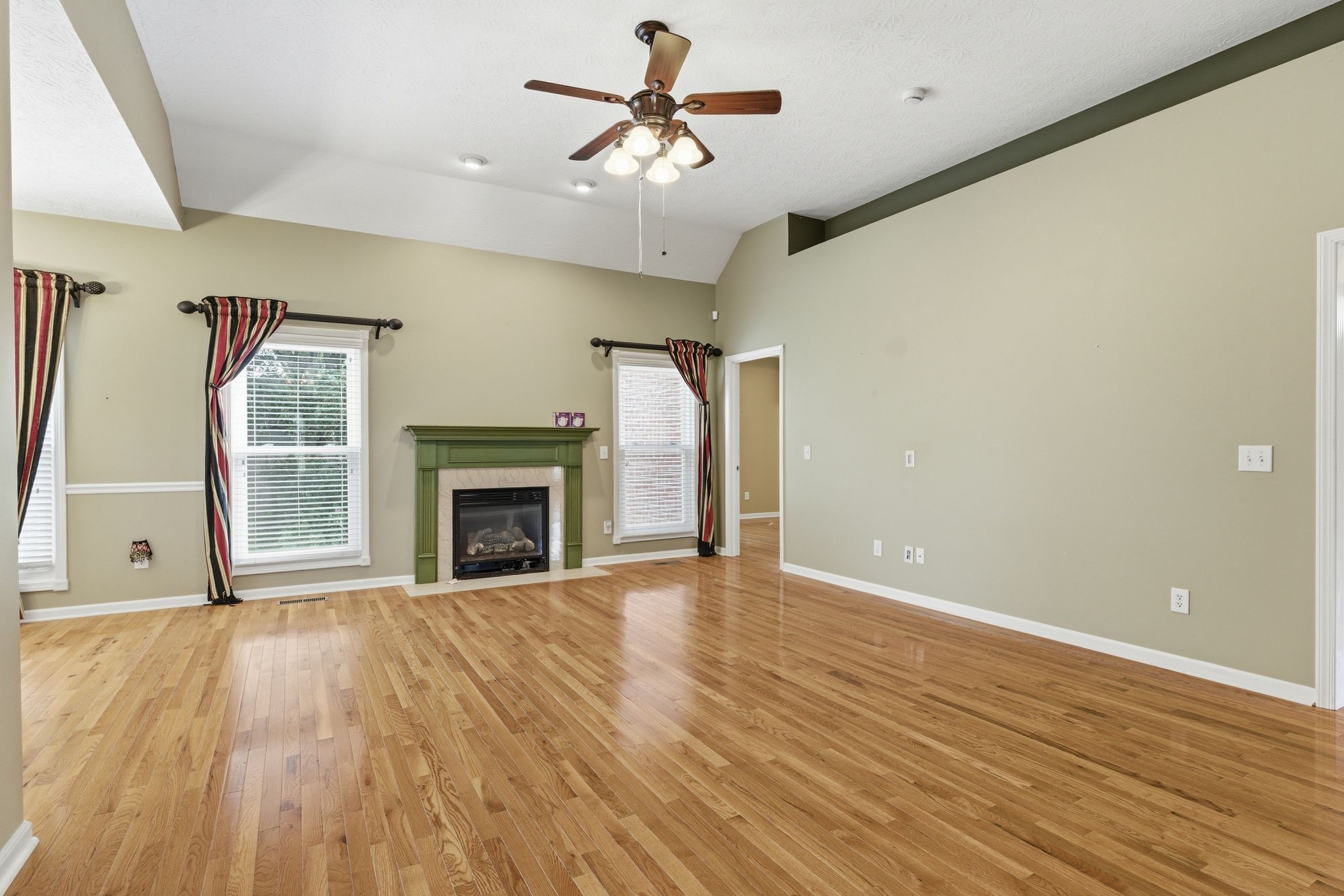 108 Strathmore Ct