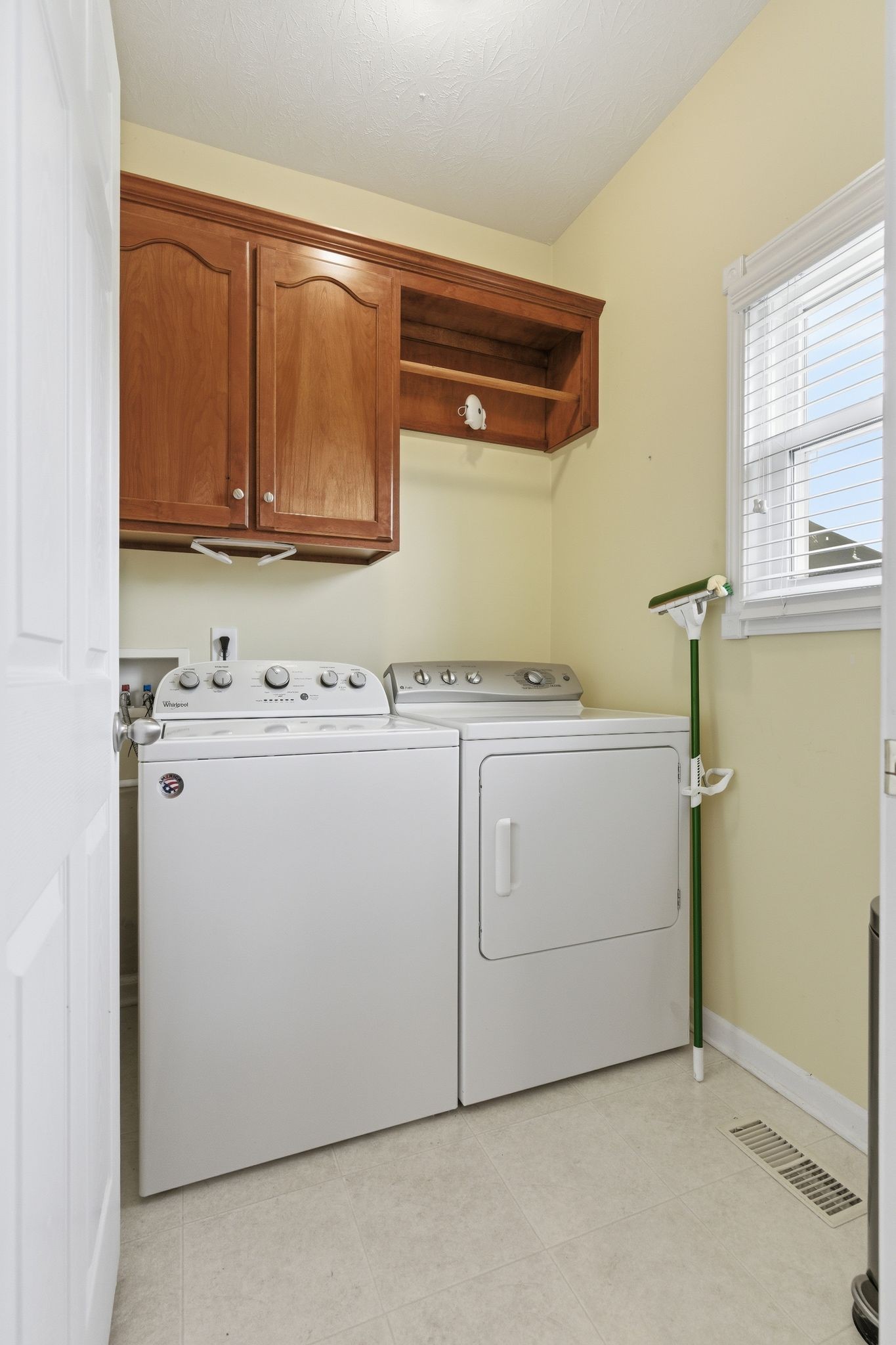 108 Strathmore Ct