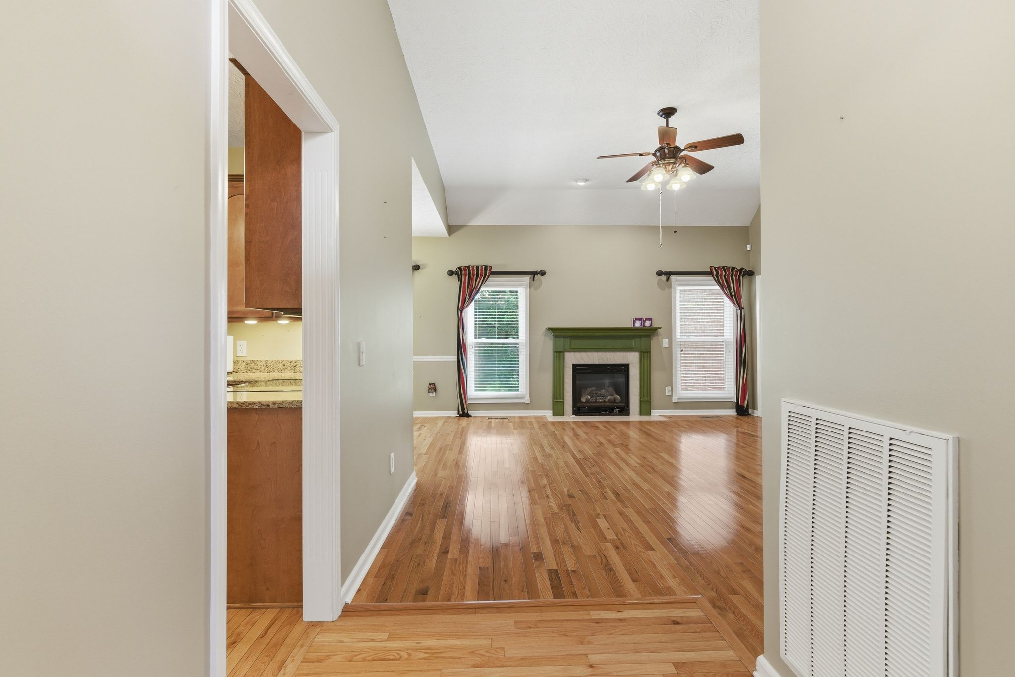 108 Strathmore Ct