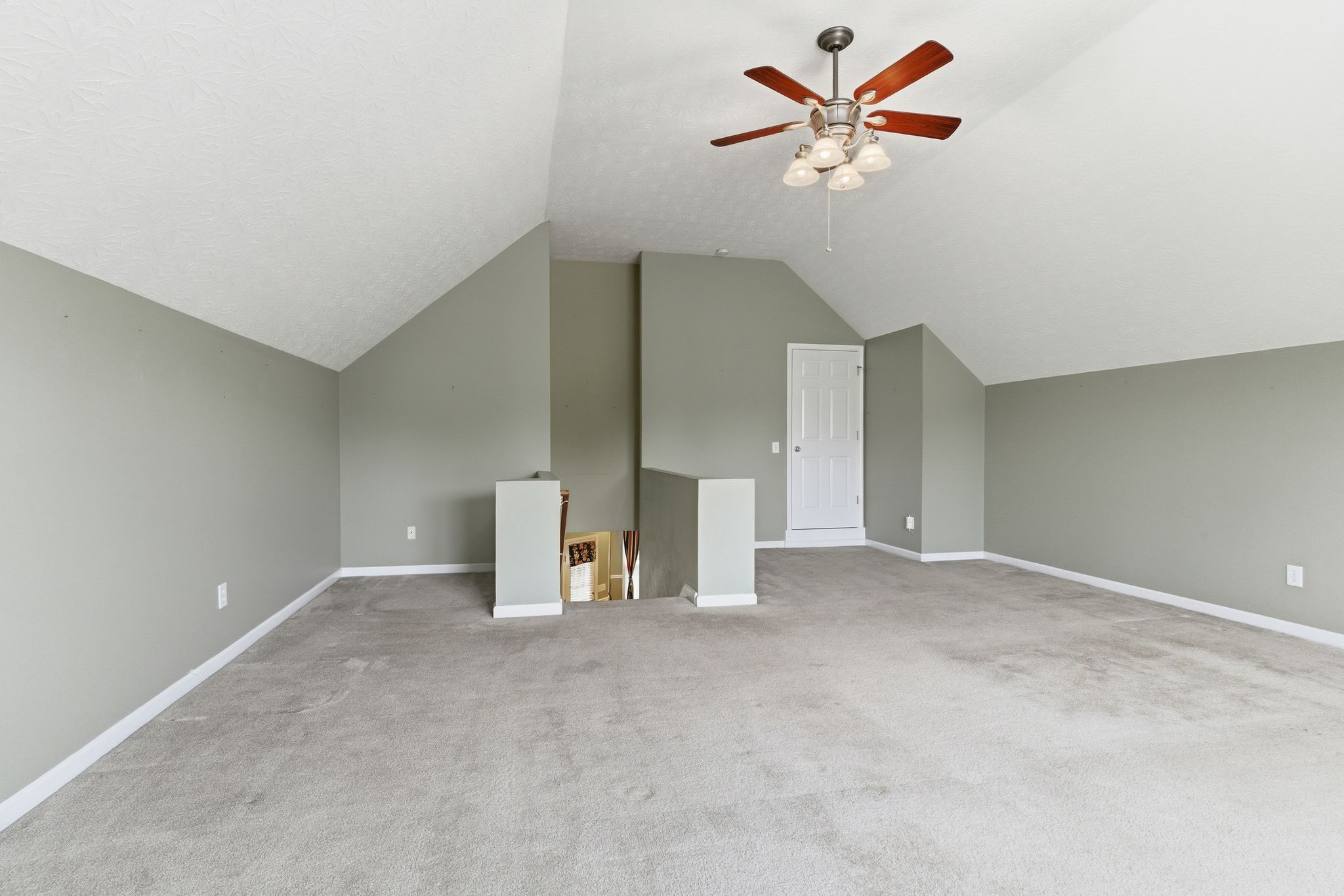 108 Strathmore Ct