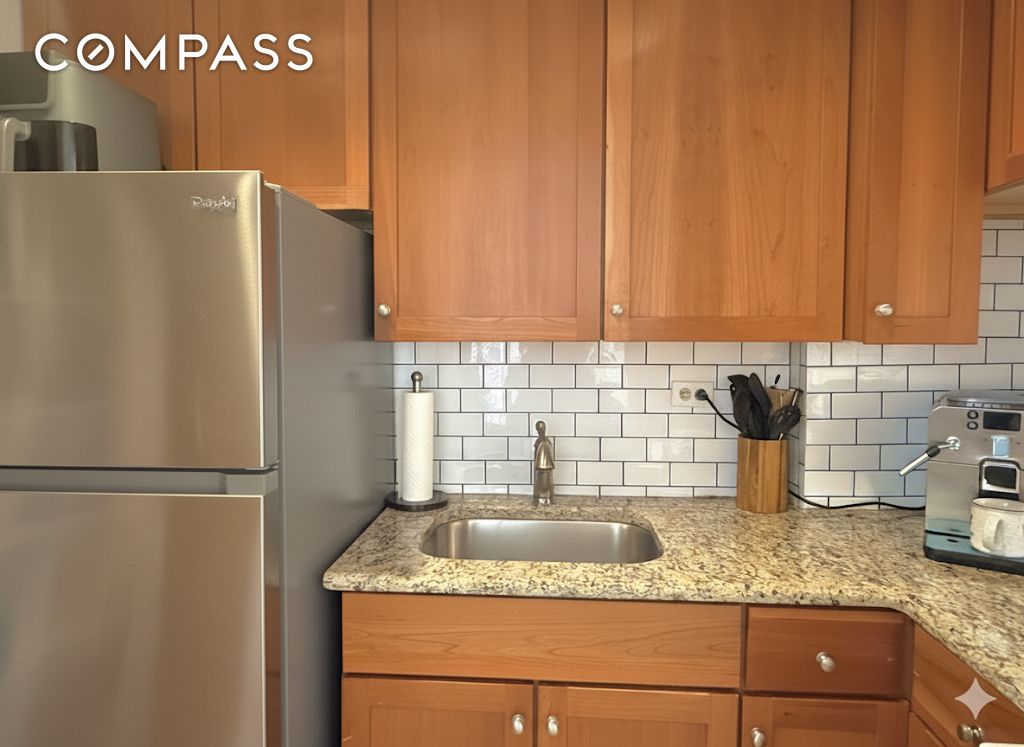 200 E 27th Street 11H