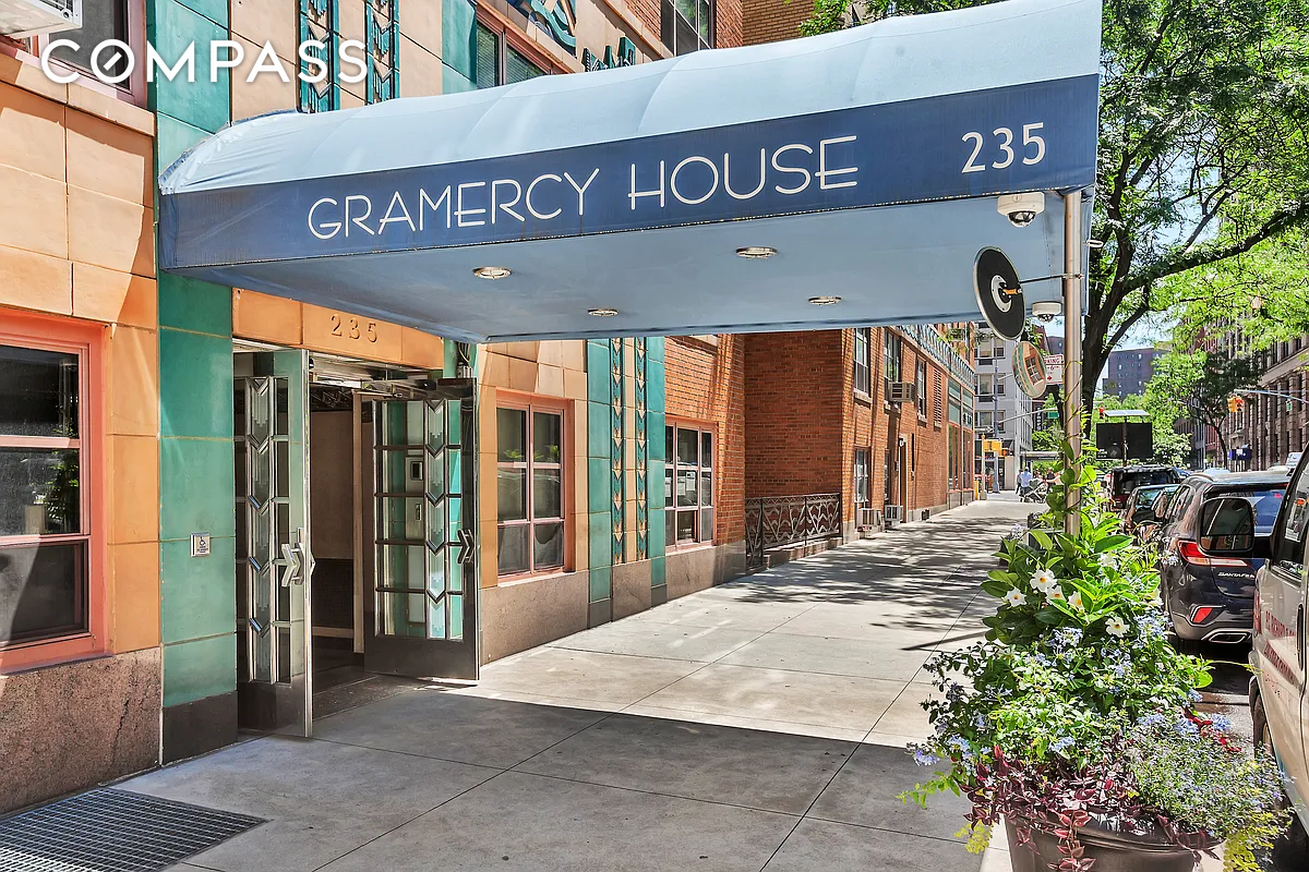 235 E 22nd Street 9V