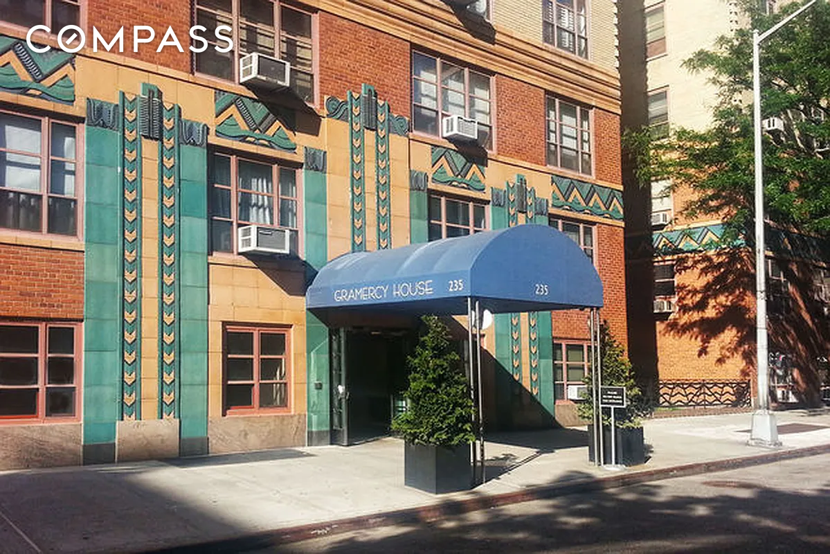 235 E 22nd Street 9V