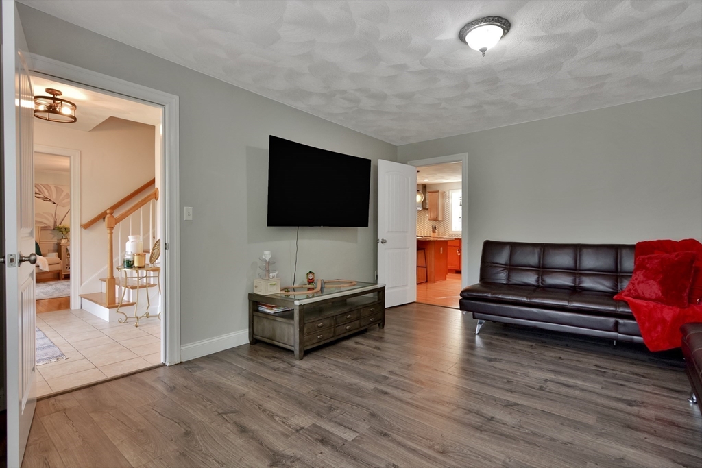 44 Regency Dr