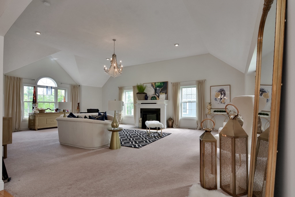44 Regency Dr
