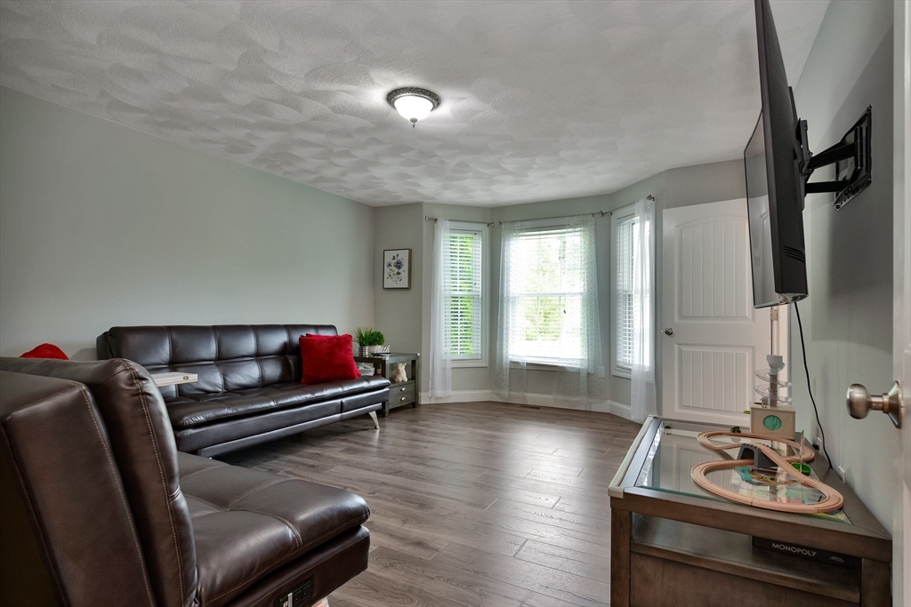 44 Regency Dr